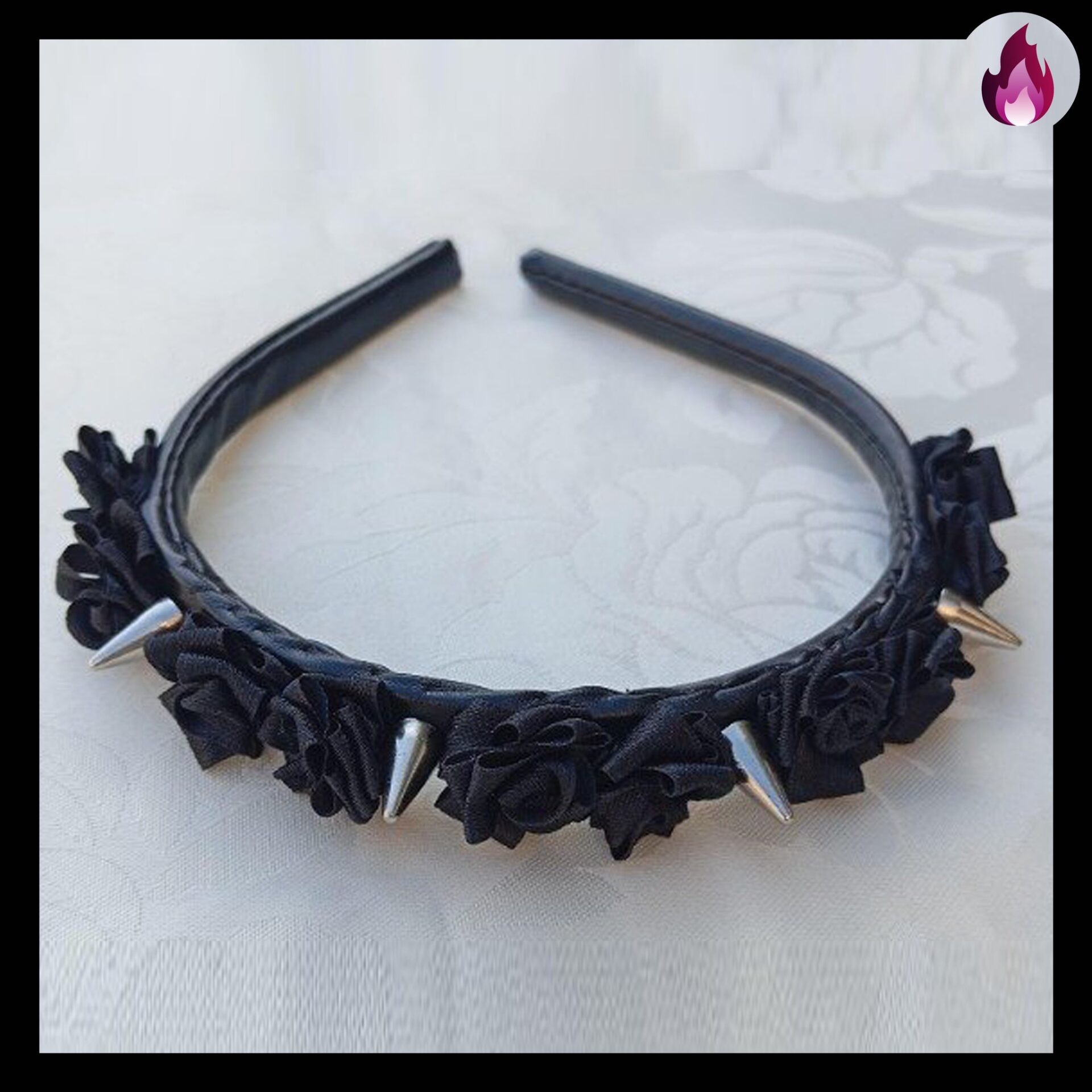 VINCHA ROCOCO RSLK BLACK TACHAS