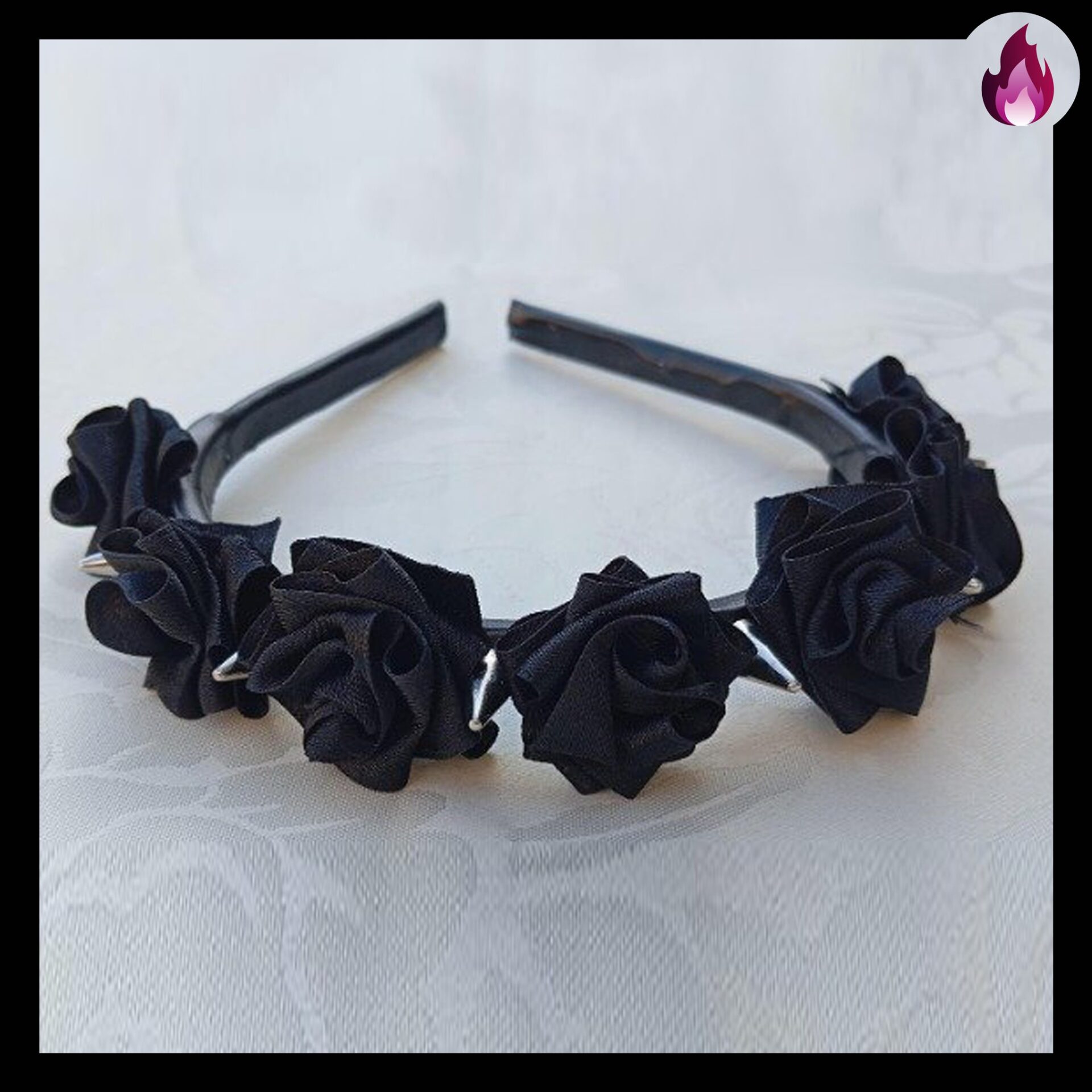 VINCHA ROCOCO RSLK BLACK TACHAS1